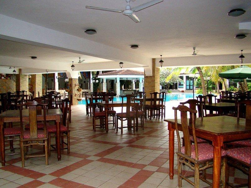 Baobab Holiday Resort Bamburi Exteriör bild