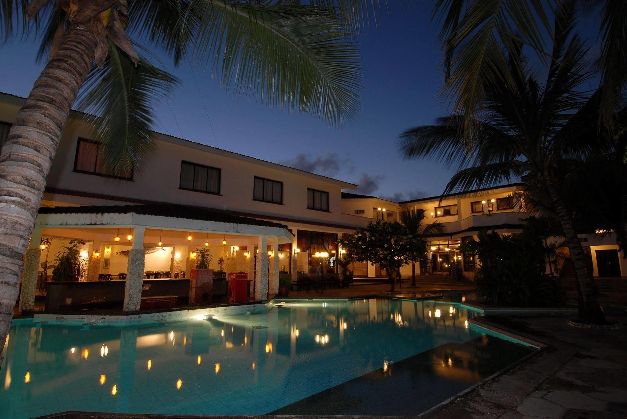Baobab Holiday Resort Bamburi Exteriör bild